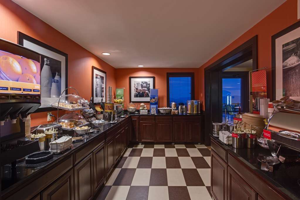 Hampton Inn Hazleton Restaurant photo